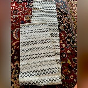 Table runner- woven- nice quality